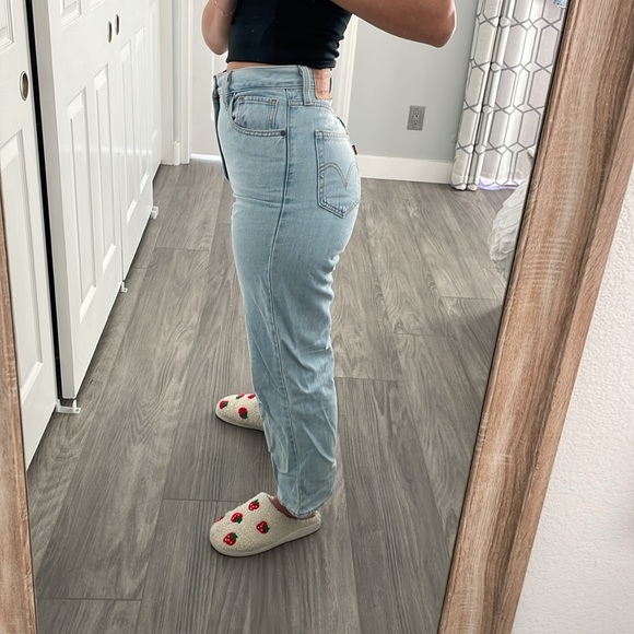 Levi’s Ultra High Waisted Straight Jean Lightwash - Picture 2 of 9